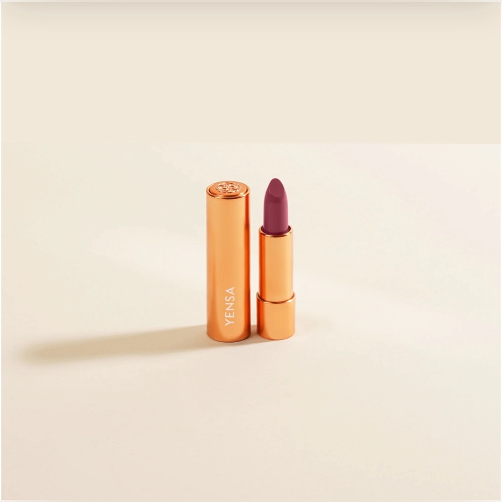 Yensa Super 8 VIBRANT SILK LIPSTICK in the colour Noble